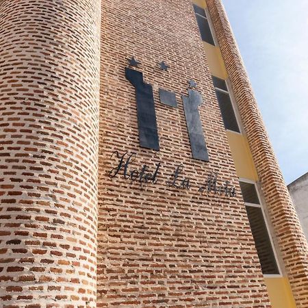 Hotel La Mota By Punta25 Hotels Group مدينا ديل كامبو المظهر الخارجي الصورة