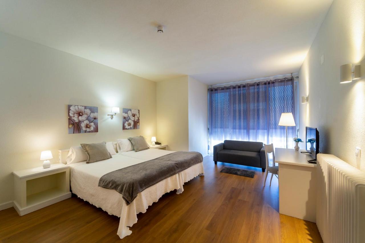 Hotel La Mota By Punta25 Hotels Group مدينا ديل كامبو المظهر الخارجي الصورة