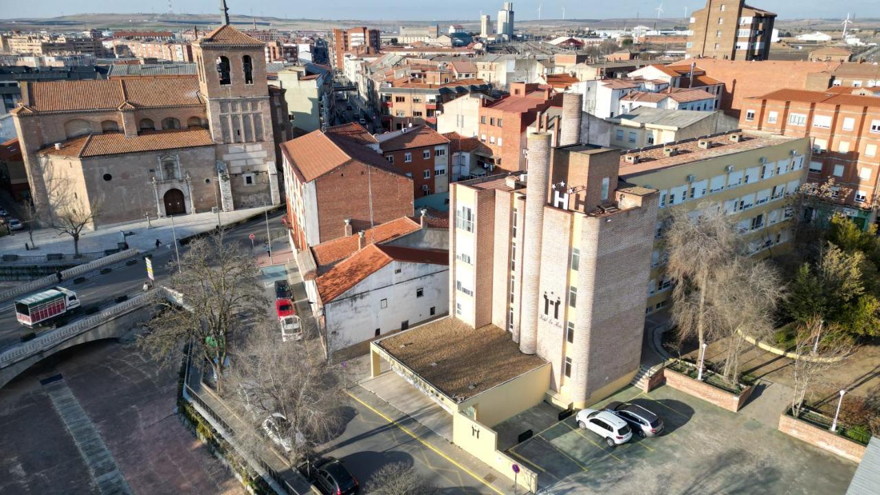 Hotel La Mota By Punta25 Hotels Group مدينا ديل كامبو المظهر الخارجي الصورة