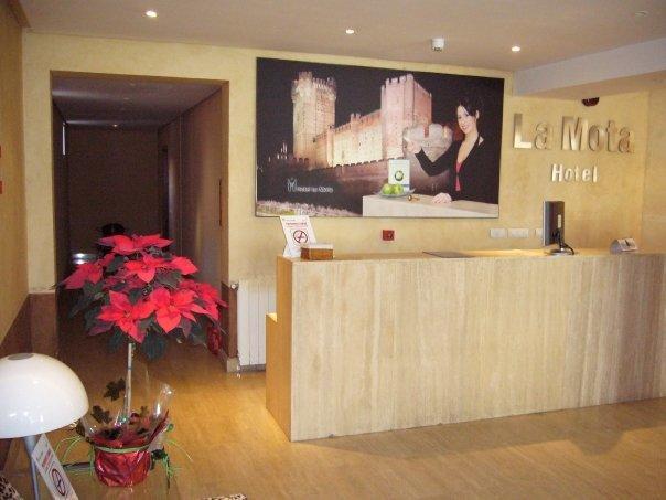 Hotel La Mota By Punta25 Hotels Group مدينا ديل كامبو المظهر الداخلي الصورة