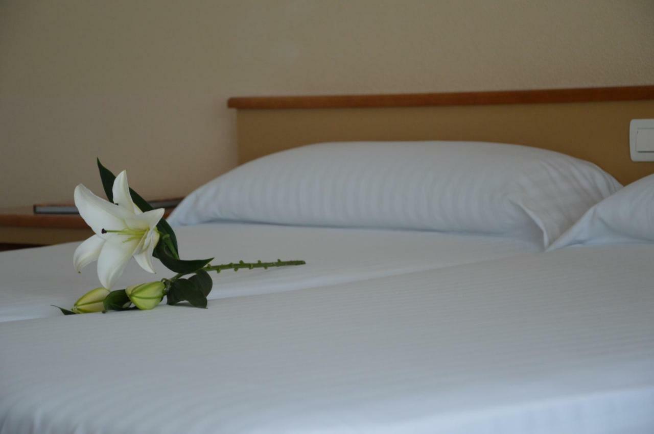 Hotel La Mota By Punta25 Hotels Group مدينا ديل كامبو المظهر الخارجي الصورة