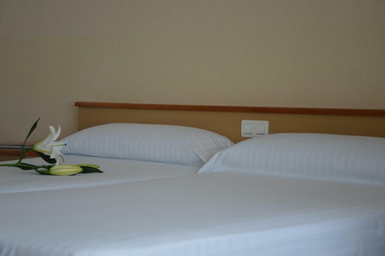 Hotel La Mota By Punta25 Hotels Group مدينا ديل كامبو المظهر الخارجي الصورة